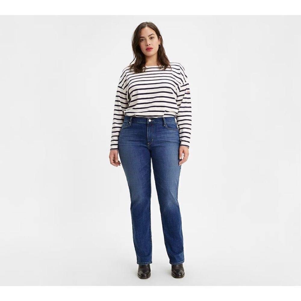 NWT Levis Classic Straight Blue Jeans Sz 22W S‎ (Short)